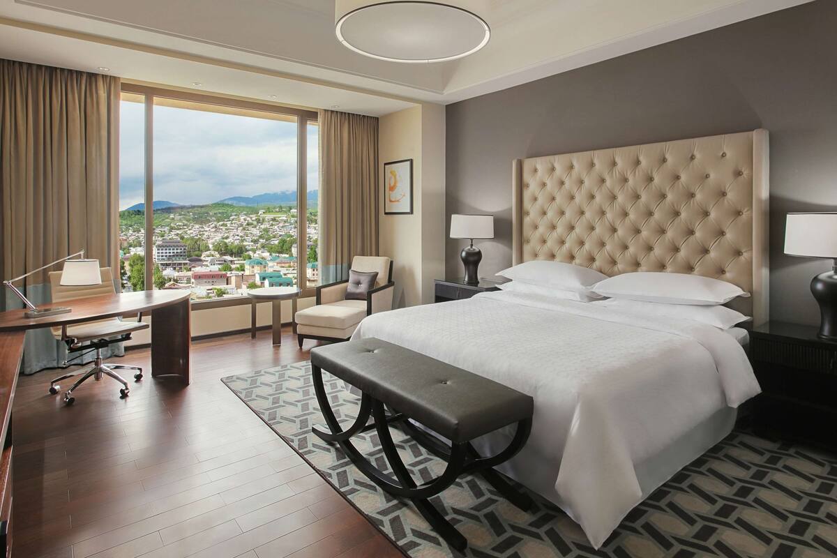 premium bedding, minibar, in-room safe, desk