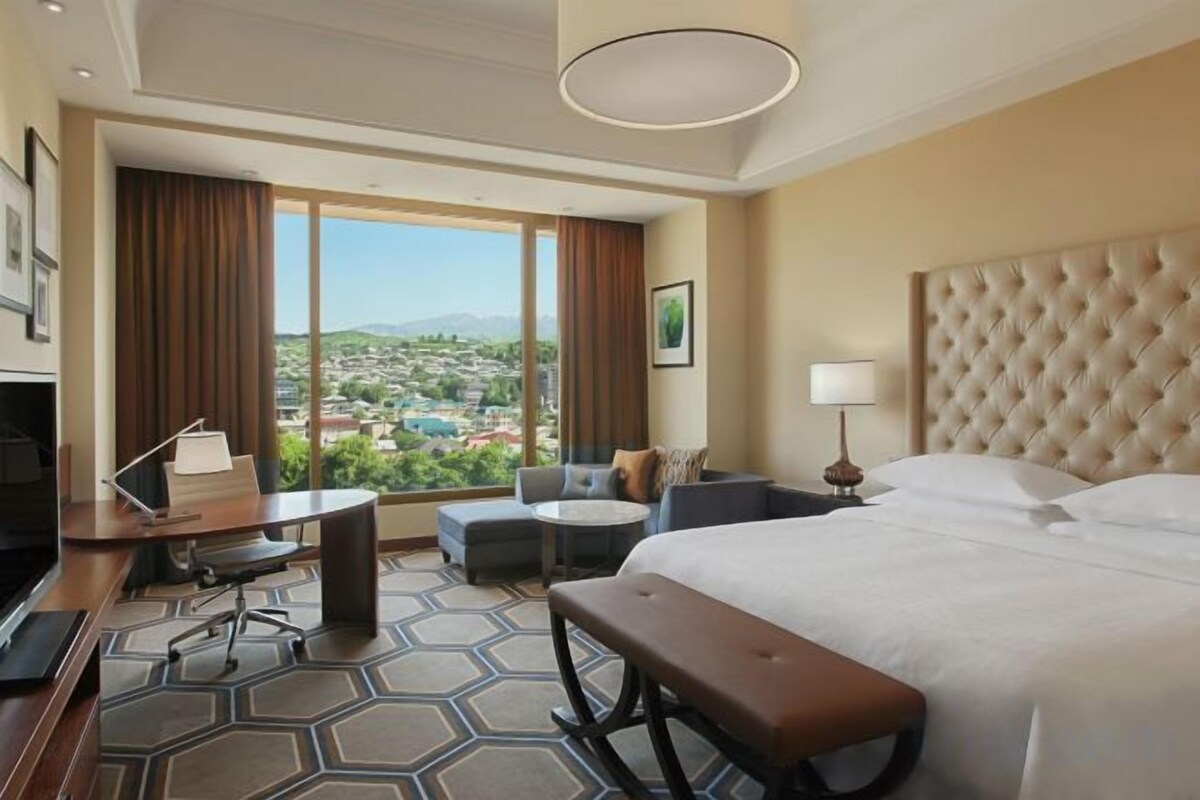 Ropa de cama de alta calidad y minibar 