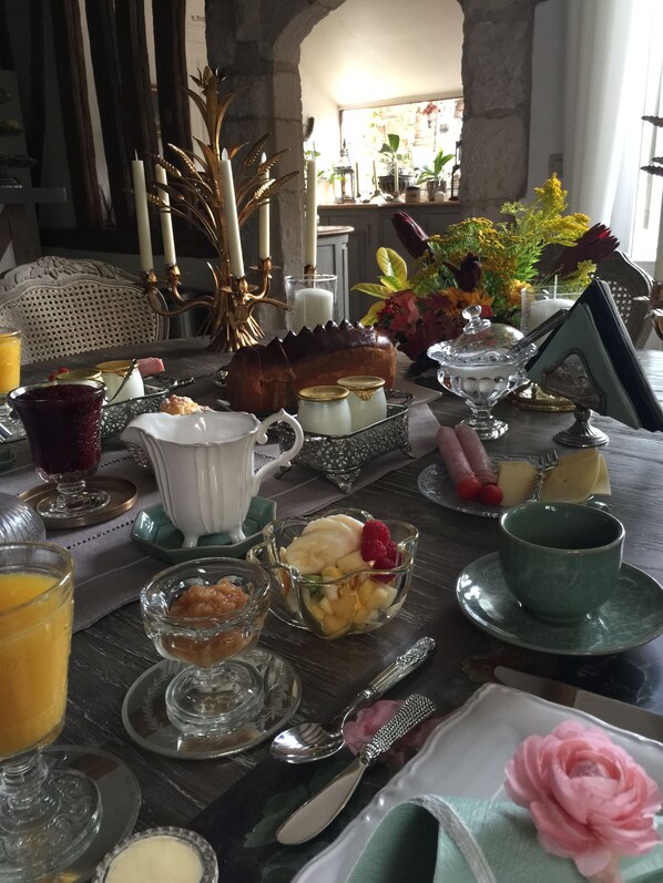 Dagelijks continentaal ontbijt inbegrepen