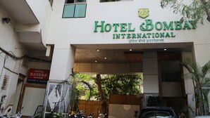 A multi-story building with the sign "Hotel Bomeay International" on the facade. - Hotel Bombay International (Mumbai)