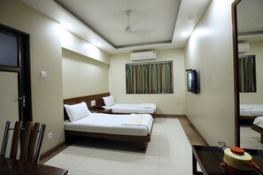Deluxe Room | Free WiFi, bed sheets