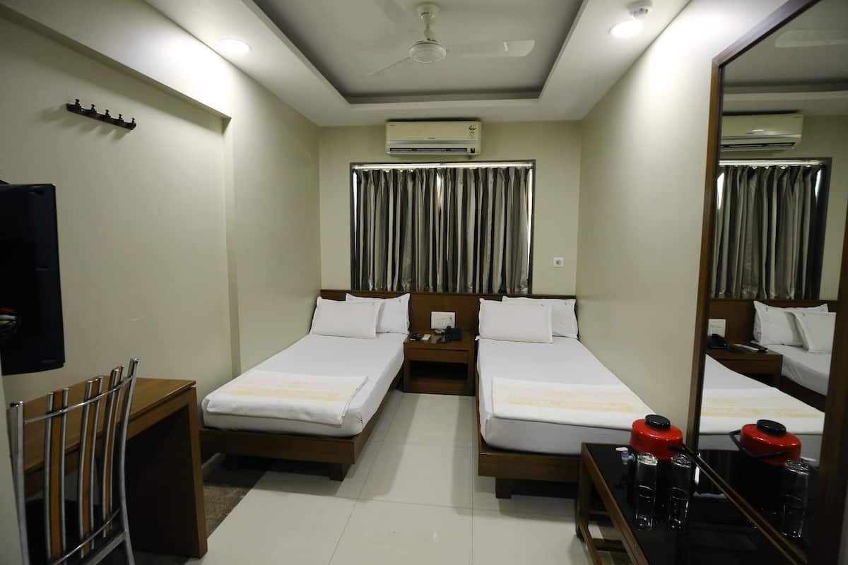 Standard Double Twin Bed | Truy cập Internet không dây miễn phí, bộ trải giường