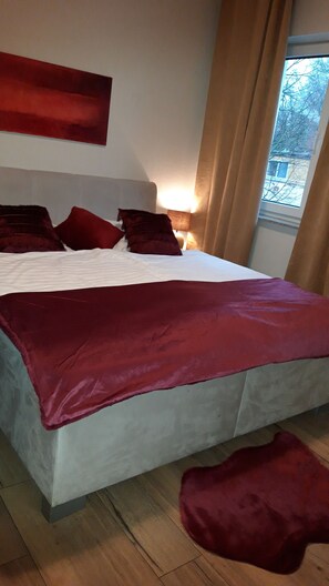 In-room safe, blackout curtains, soundproofing, iron/ironing board - Finest - Hotel Suiten Bonn (Bonn)