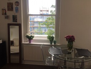 Appartement, 1 chambre | Repas dans la chambre