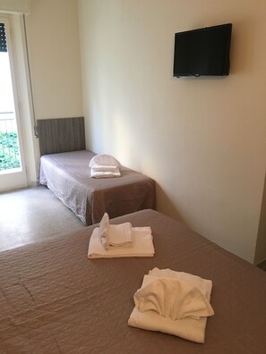 Dreibettzimmer, Mehrere Betten