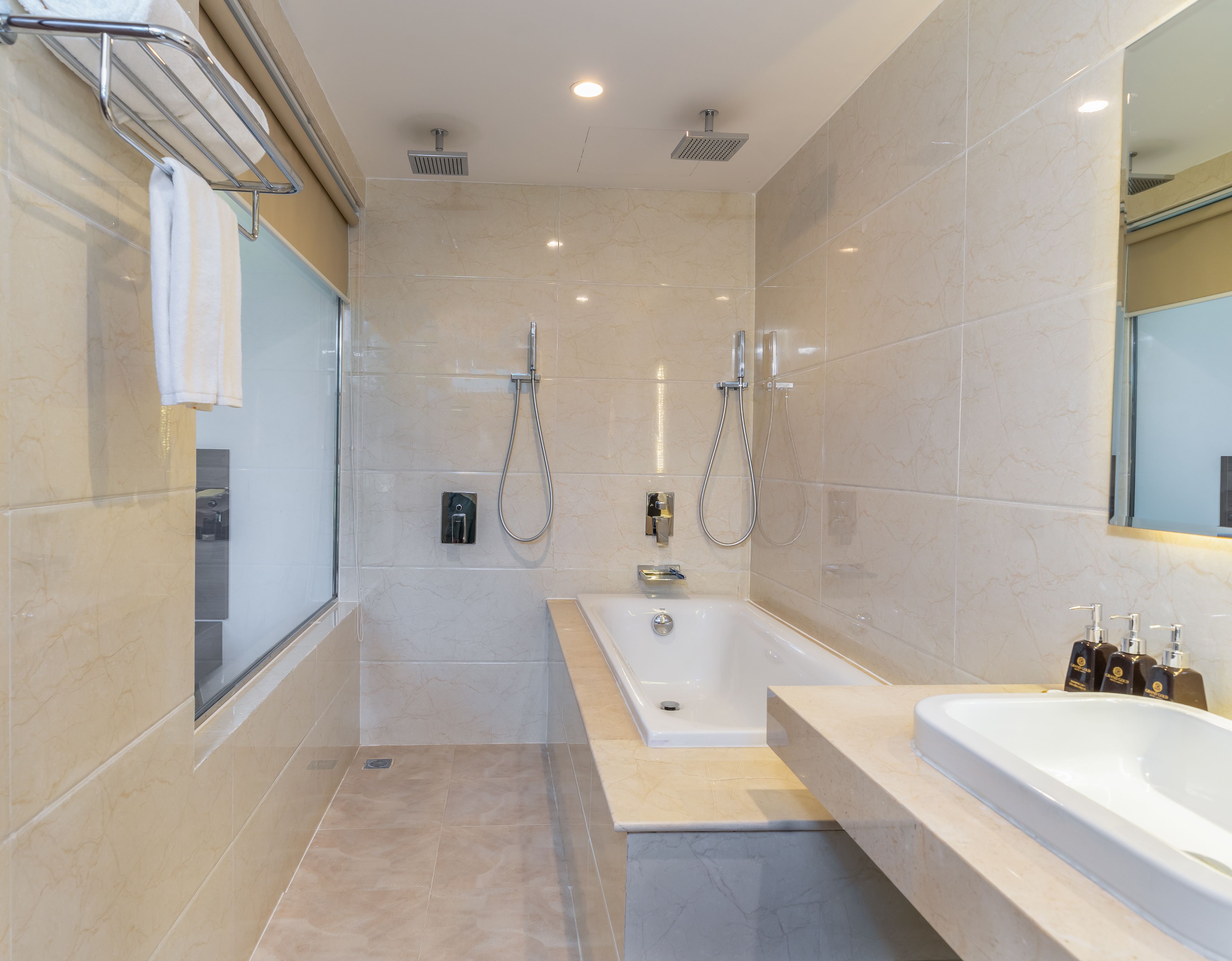 family apartment, ocean view | bathroom | free toiletries, hair dryer, bathrobes, slippers