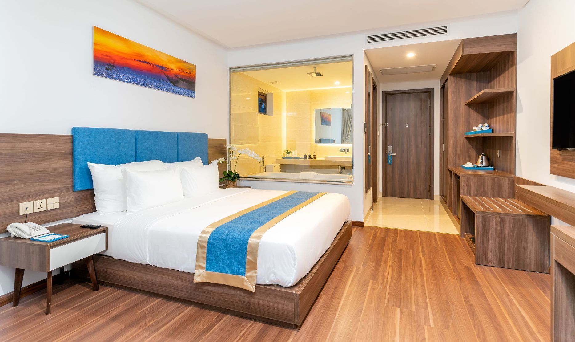 1 bedroom, premium bedding, down comforters, memory foam beds