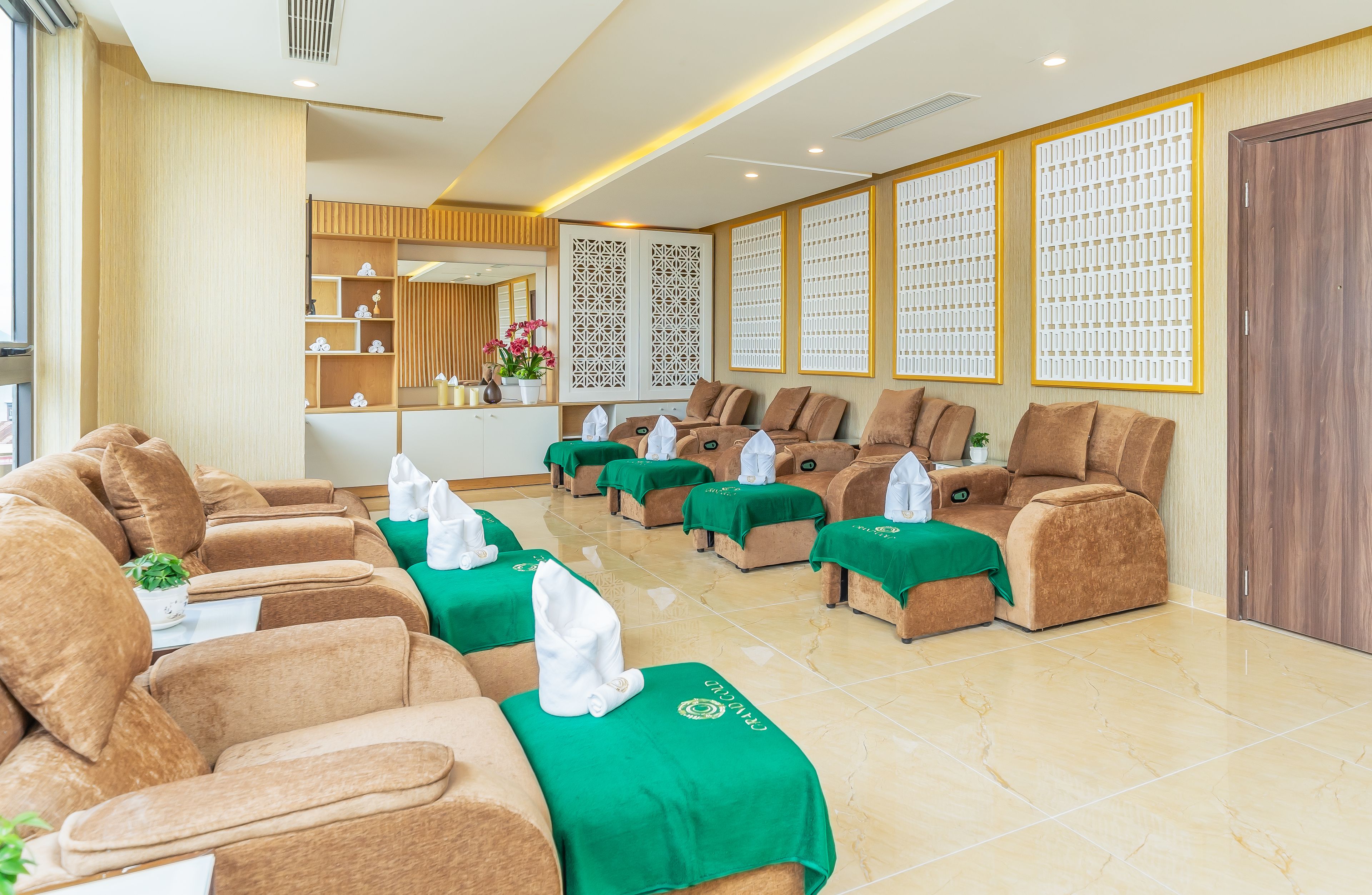 couples treatment room(s), body treatments, aromatherapy
