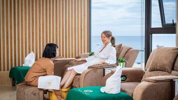 双人护理室、身体护理、芳香疗法、热石按摩、瑞典式按摩、泰式按摩