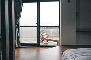ห้องแฟมิลี่, ระเบียง (201) | ลานระเบียง/นอกชาน