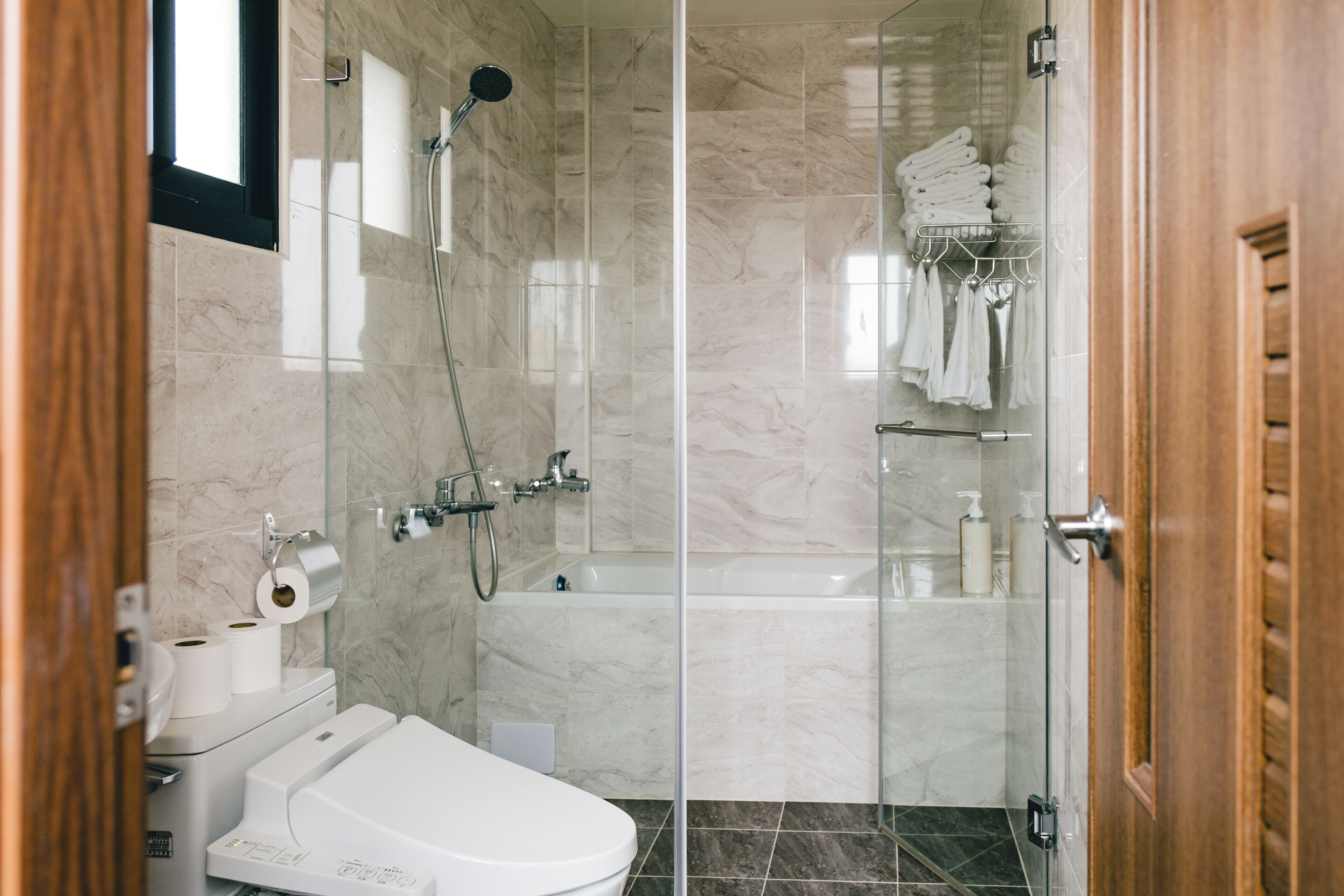 Quarto elite, banheira (301) | Banheiro | Secador de cabelo, chinelos, bidê 