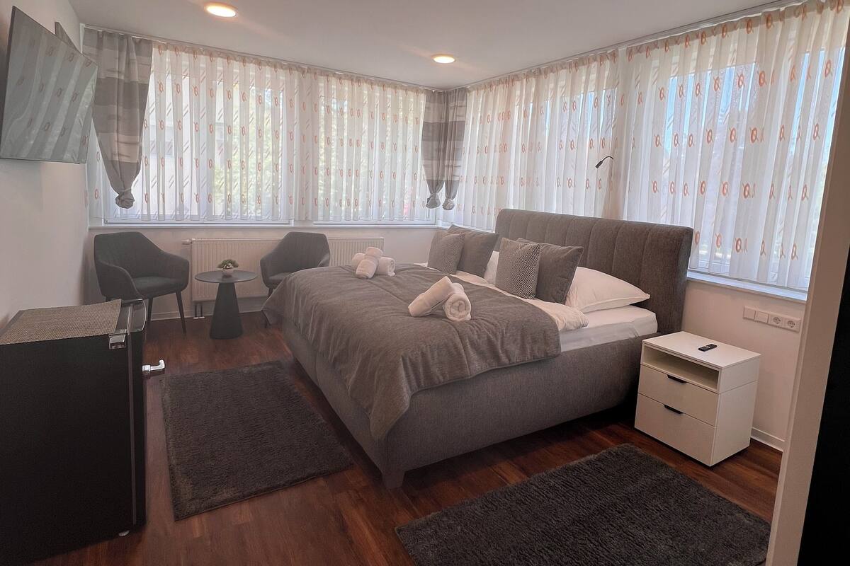 Comfort dubbelrum | 1 sovrum, strykjärn/strykbräda, gratis wi-fi och sängkläder