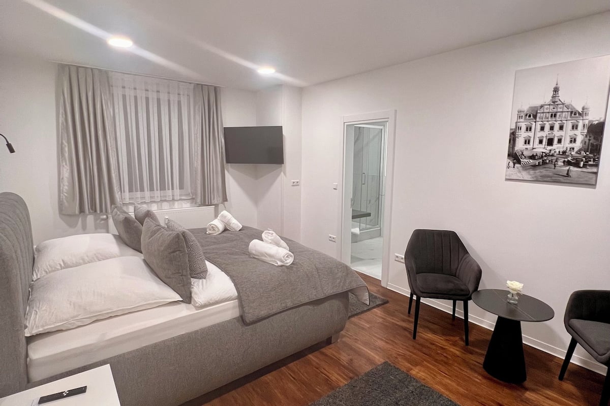 comfort double room | 1 bedroom, iron/ironing board, free wifi, bed sheets