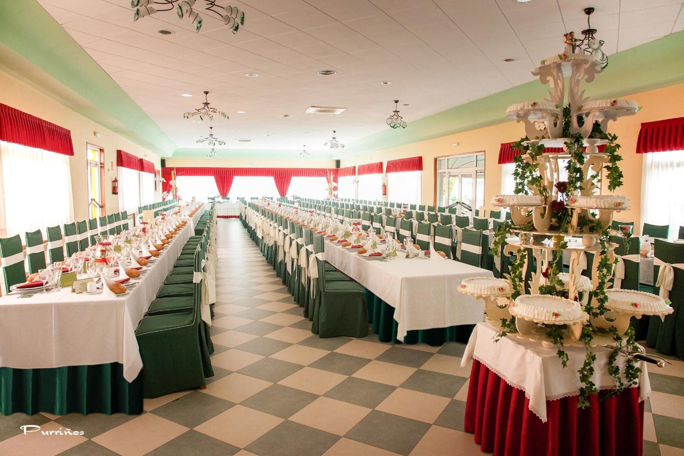 Breakfast, lunch and dinner served