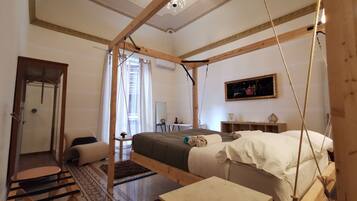 Phòng đôi có thiết kế đặc sắc, 1 giường đôi, phòng tắm riêng | 1 phòng ngủ, trang trí khác biệt