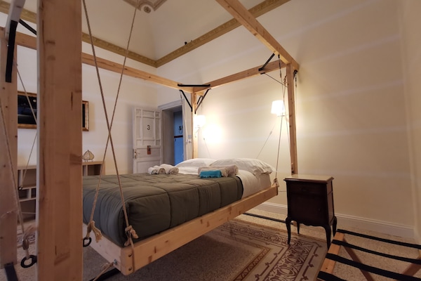 Doppia Design, 1 letto matrimoniale, bagno privato | 1 camera, con stile personalizzato, con arredamento individuale