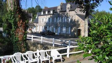 Pintu masuk properti