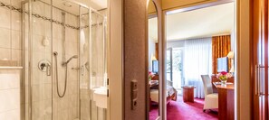 セーフティボックス (室内)、可動式ベッド、WiFi (無料)、ベッドシーツ