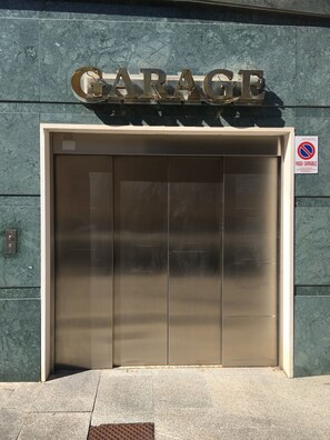 Self parking, valet parking - Hotel San Michele (L'Aquila)