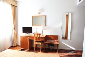 Kamer, 1 twee- of 2 eenpersoonsbedden | Lakens van Egyptisch katoen, luxe beddengoed, een minibar
