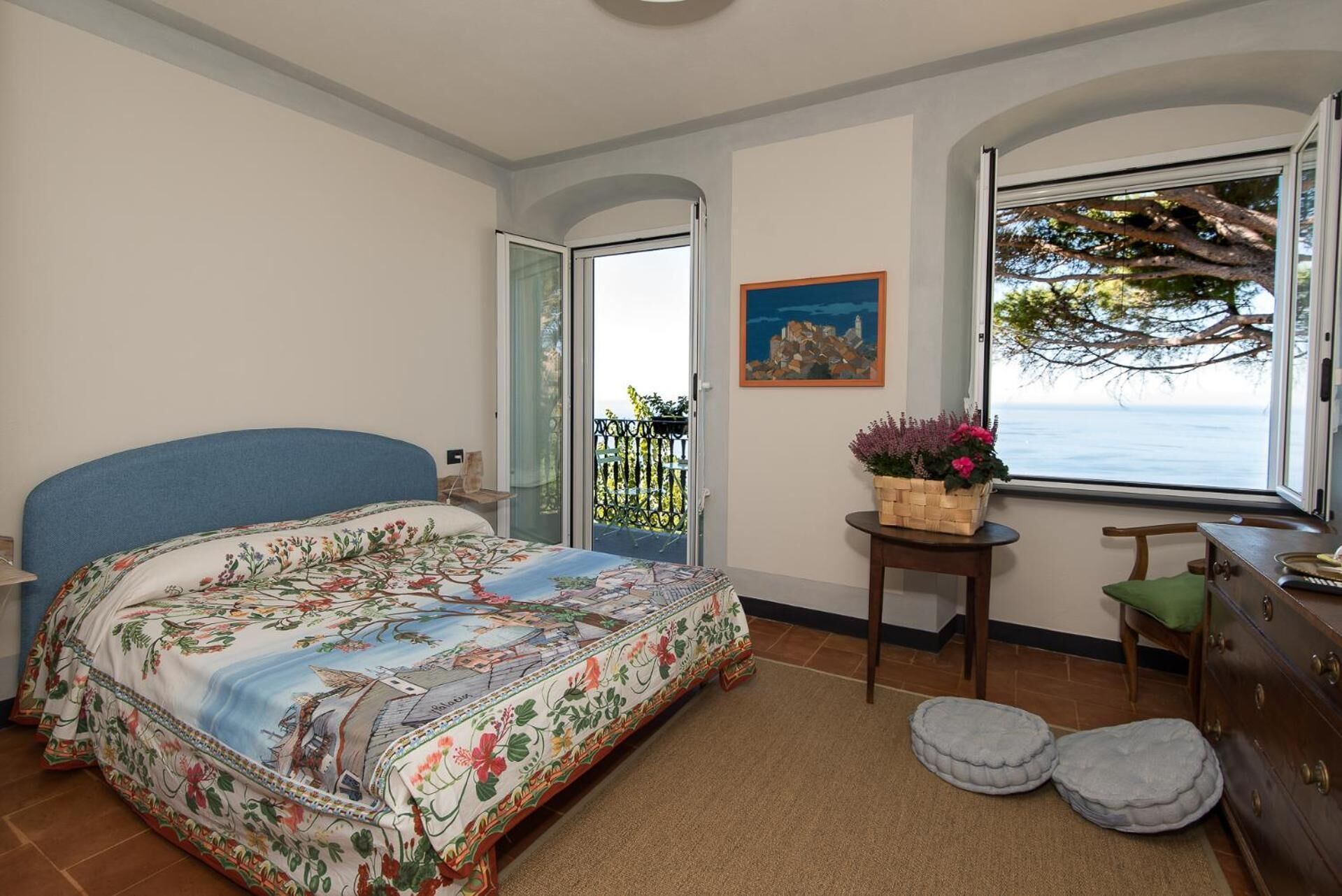 In-room safe, desk, soundproofing, rollaway beds