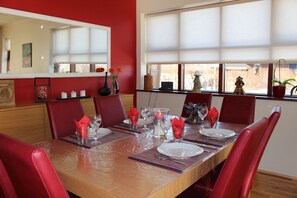 Villa, 2 Bedrooms, 2 Bathrooms | In-room dining - Háholt Cosy House (Bláskógabyggd)
