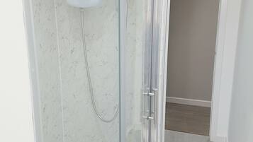 Apartment, 2 Bedrooms | Bathroom | Shower, towels