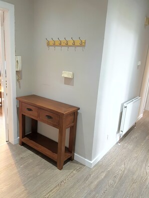 Interior entrance - Dragon - Whitecrook Apartment 2 Bedroom Home (Clydebank)