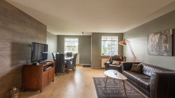 Superior Apartment, 2 Bedrooms | Blackout drapes, free cribs/infant beds, free WiFi, bed sheets
