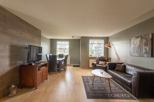 Cortinas blackout, cunas gratuitas, wifi gratis y ropa de cama 