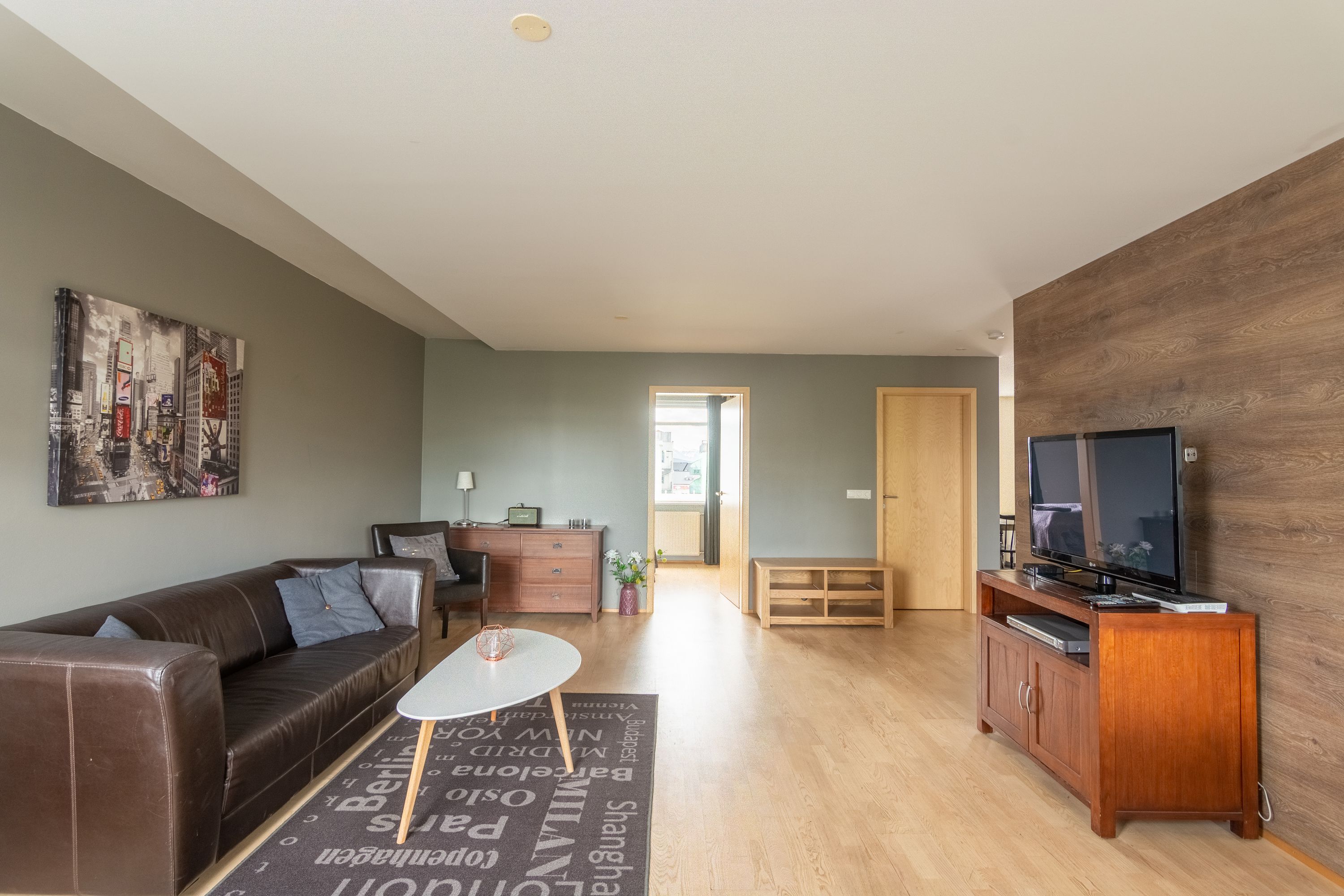 Cortinas blackout, cunas gratuitas, wifi gratis y ropa de cama 