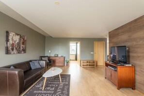 Cortinas blackout, cunas gratuitas, wifi gratis y ropa de cama 