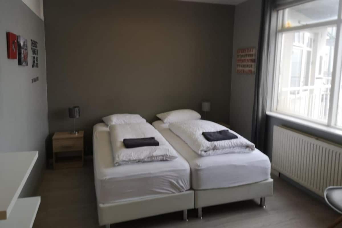 Familie appartement | Verduisterende gordijnen, gratis babybedden, gratis wifi, beddengoed