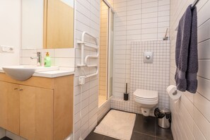 Superior Apartment, 2 Bedrooms | Bathroom