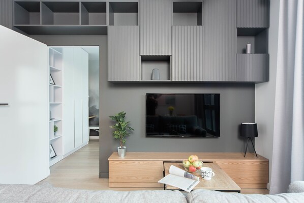 Deluxe Apartment, 1 Queen Bed with Sofa bed (Silver Grey) | Living room