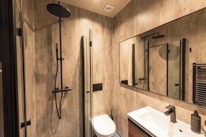 Economy Double Room | Bathroom