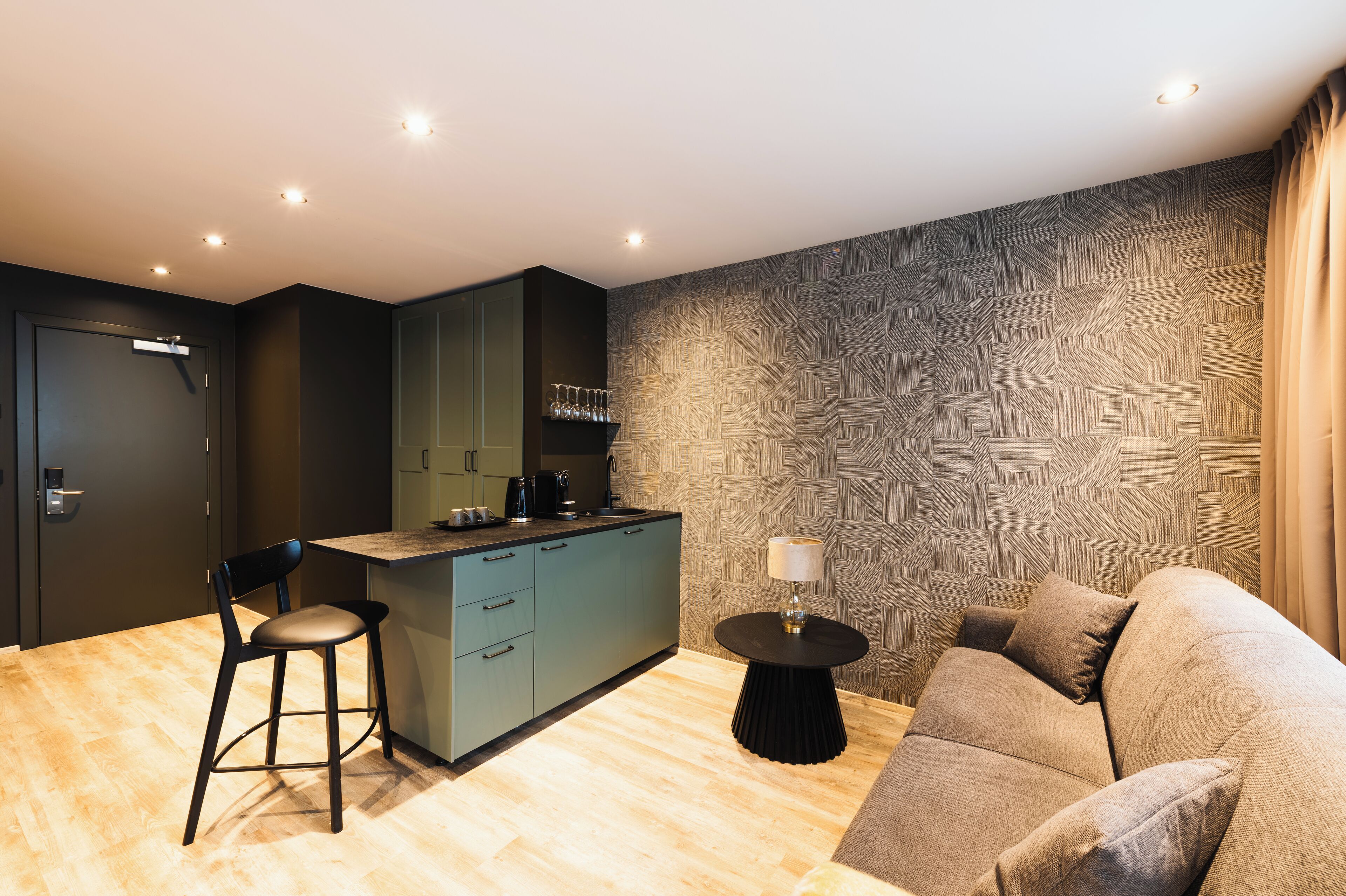 Cortinas blackout, wifi gratis y ropa de cama 