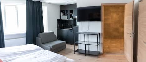 Blackout drapes, free WiFi, bed sheets