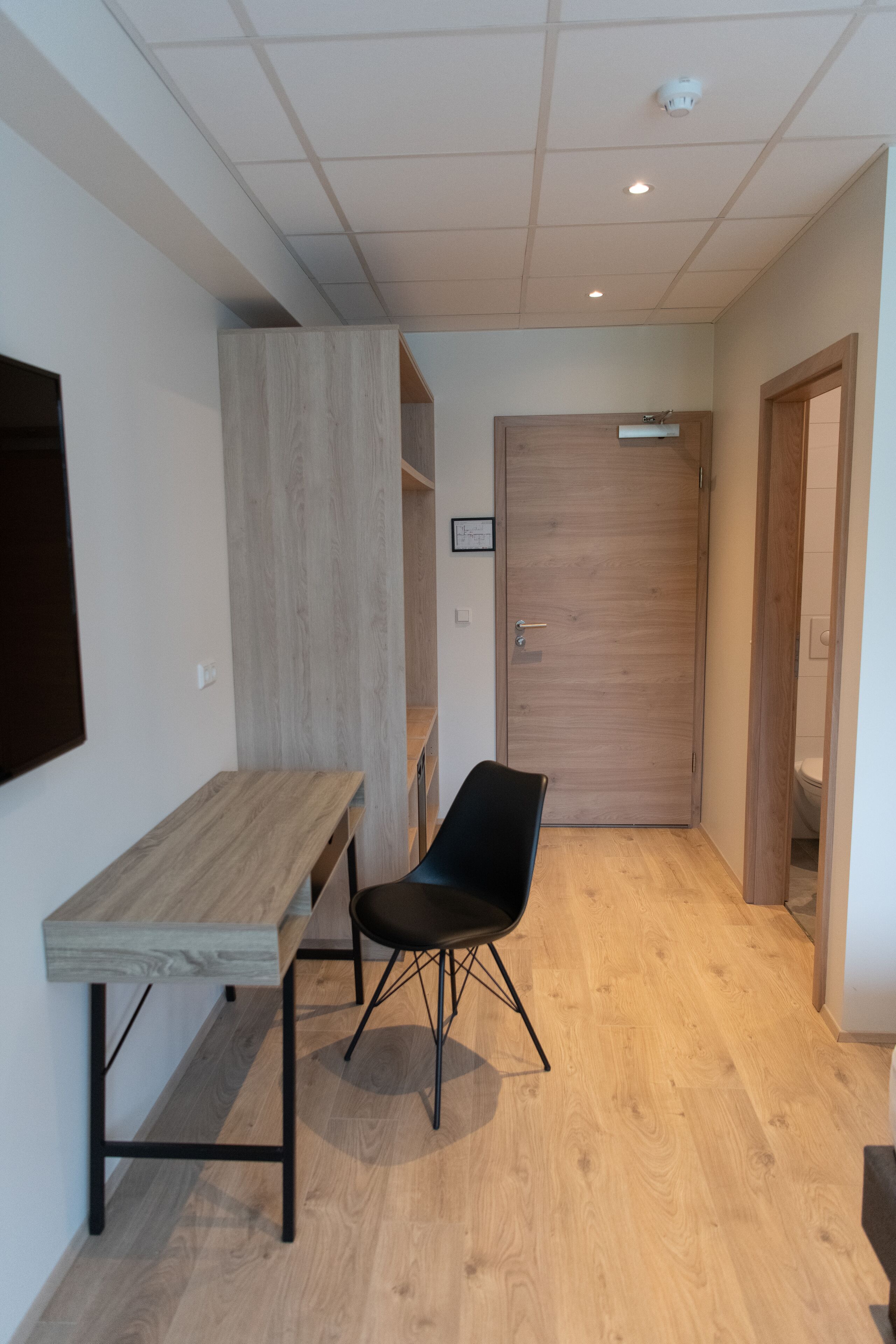 blackout curtains, free wifi, bed sheets