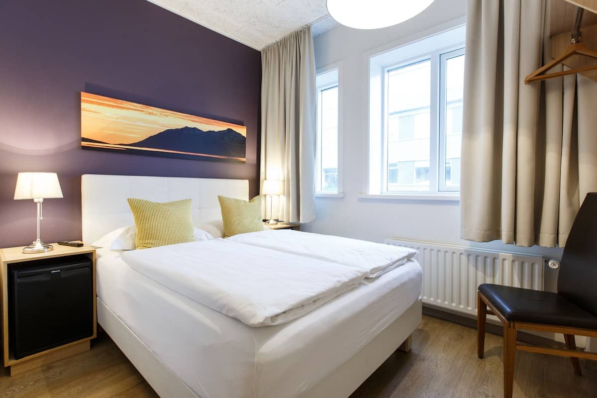 Eenpersoonskamer, privébadkamer | Verduisterende gordijnen, gratis wifi, beddengoed