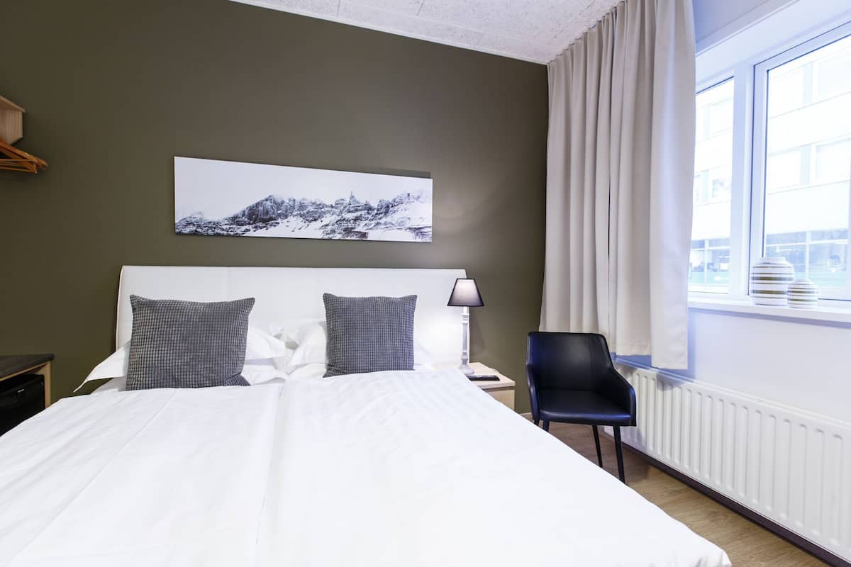 double room, private bathroom | blackout curtains, free wifi, bed sheets