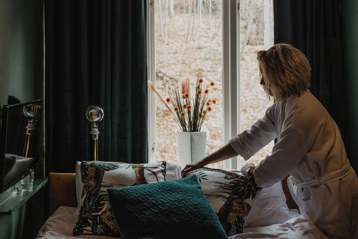 basic single room (private external bathroom) | 1 bedroom, individually decorated, individually furnished