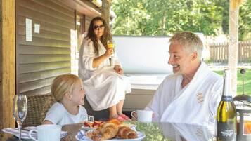 Chalet, 3 Bedrooms, Hot Tub (Montrose) | Terrace/patio