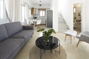 Exclusive Villa, 3 Bedrooms, Private Pool, Pool View | Private kitchen | Full-size fridge, oven, stovetop, dishwasher - Tramonto Private Villa (Santorini)