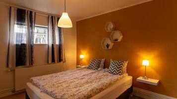 1 bedroom, blackout drapes, free WiFi, bed sheets