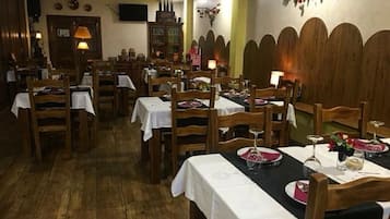 Breakfast, lunch, dinner served; Spanish cuisine