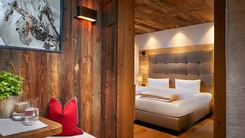 1 bedroom, premium bedding, memory-foam beds, in-room safe