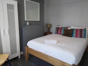 하우스, 전용 욕실, 정원 전망 (Spacious 3 Bedr (9 ppl)) | 4 개의 침실, 저자극성 침구, 각각 다른 스타일의 인테리어, 각각 다르게 가구 비치