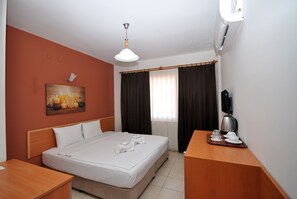 Minibar, in-room safe, desk, soundproofing - Lale Hotel (Marmaris)
