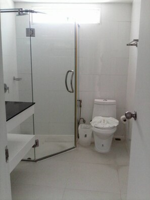 Two Bedrooms Condo  | Badezimmer